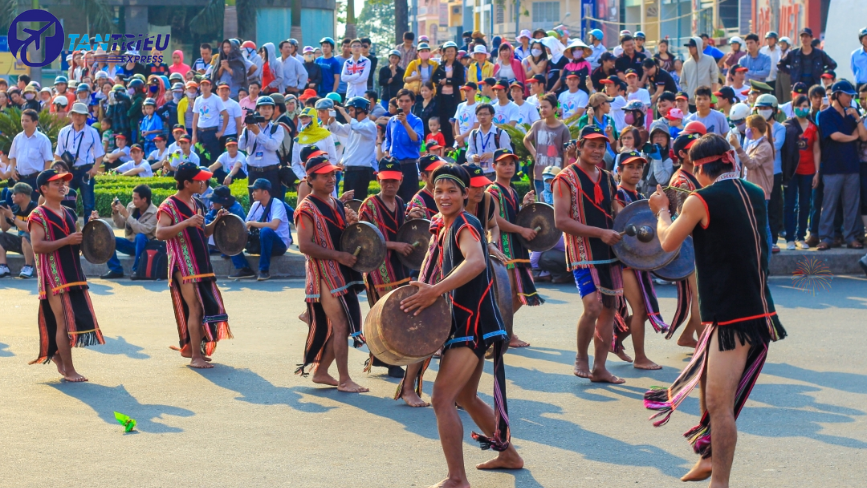 Ban sac van hoa Dak Lak