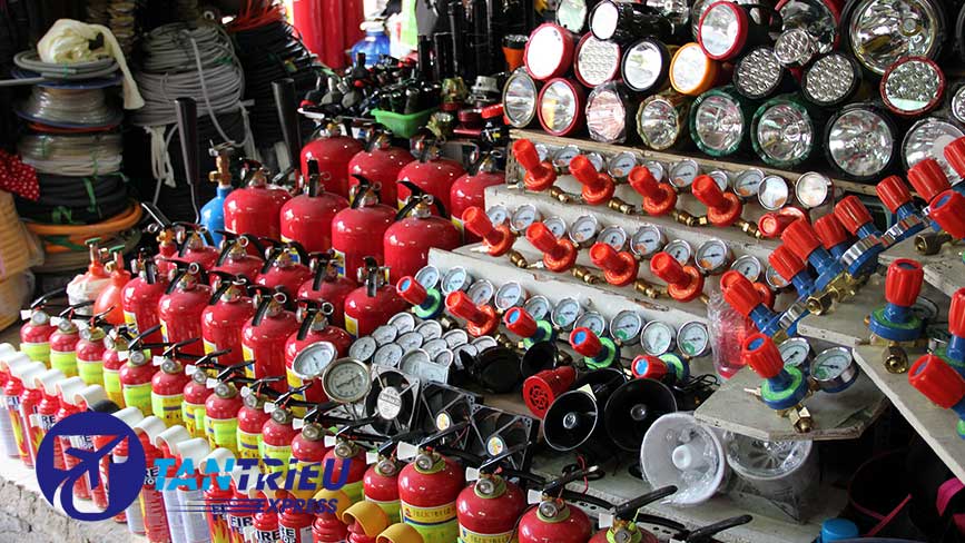 Chợ Dân Sinh bán những loại thiết bị cơ khí và máy móc