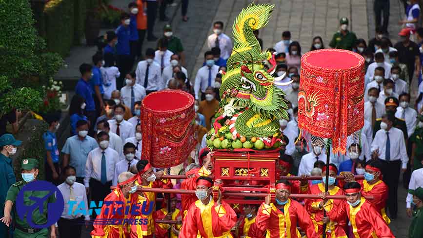 Dâng lên các bậc vua Hùng những sản vật từ khắp mọi miền