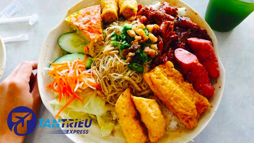 Dĩa cơm tấm đặc biệt tại Thuận Kiều