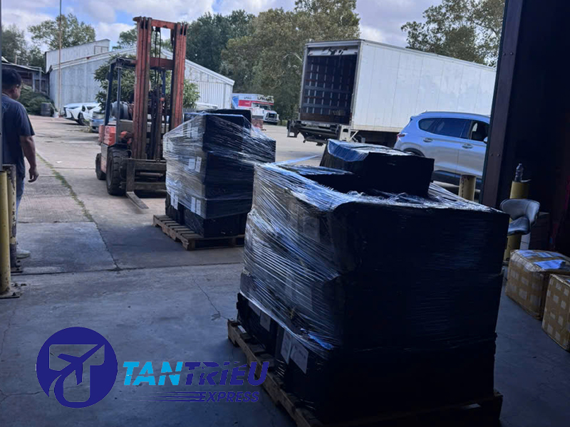 Hỗ trợ đóng gói hàng theo quy chuẩn bay