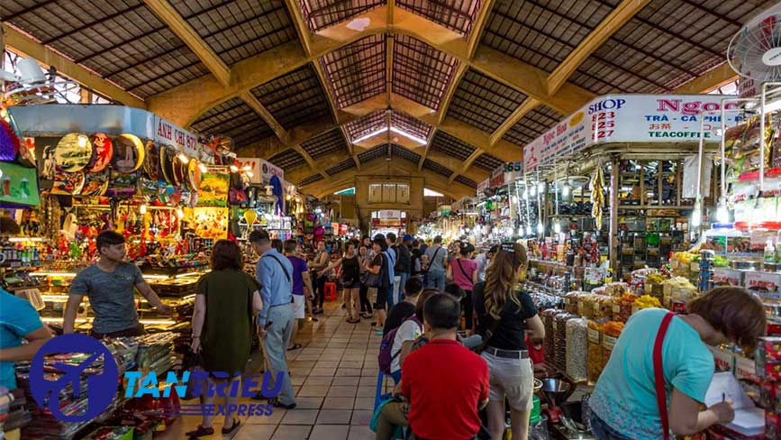 Chợ Bến Thành nơi bán nhiều mặt hàng đa dạng gửi đi nước ngoài