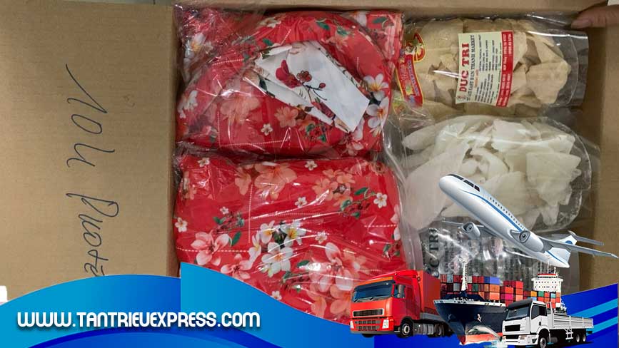 Gửi quà tết đi Mỹ không thể thiếu bộ áo dài truyền thống