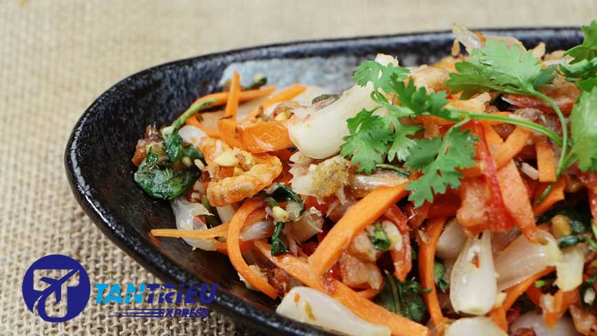 Món ngon ngày tế gỏi tôm khô Cà Mau kèm củ kiệu