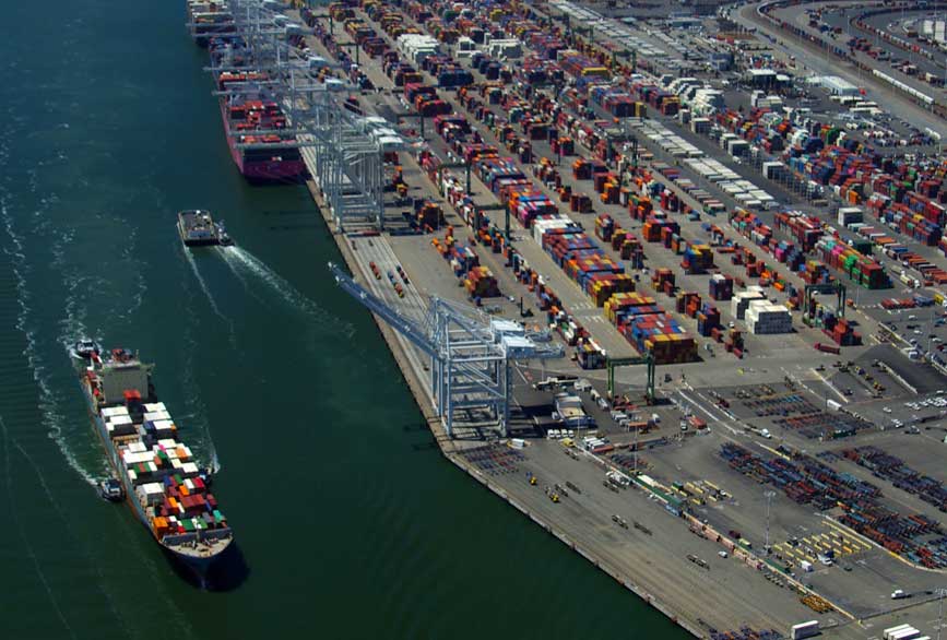 Cảng Oakland nối các chuyến tàu từ Châu Á sang
