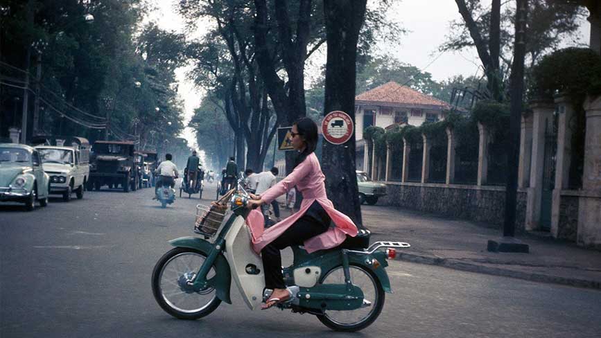 Sài Gòn xưa với những chiếc xe máy huyền thoại chạy trên đường phố