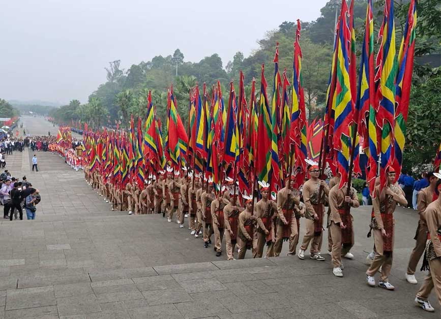 Diễu hành dâng hương trong ngày lễ Vua Hùng