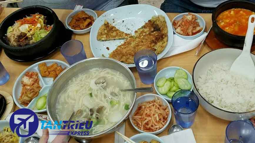 Một bữa ăn tại nhà hàng Hàn Quốc Garden Grove