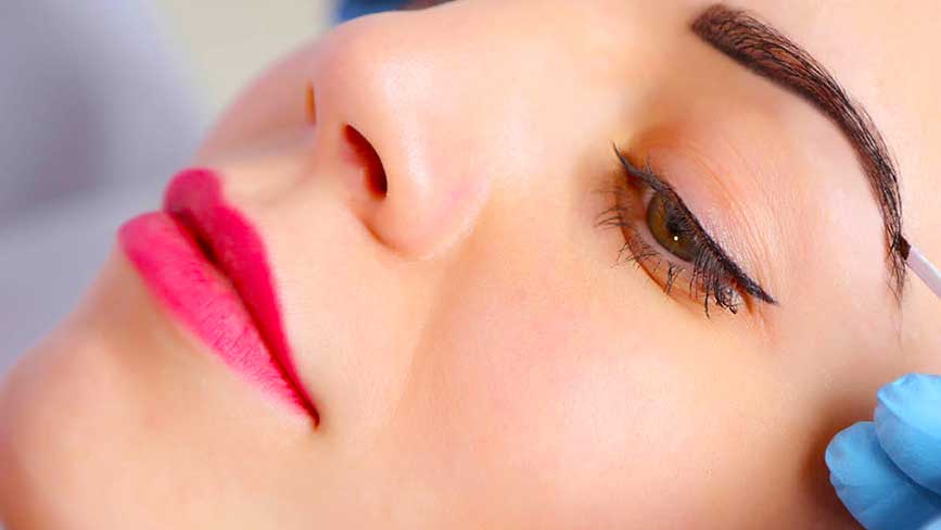 Nghề phun thẩm mỹ là nghề mới nổi tại Mỹ