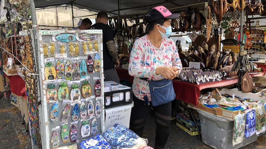 Chủ người Việt với cửa hàng lưu niệm ở Honolulu