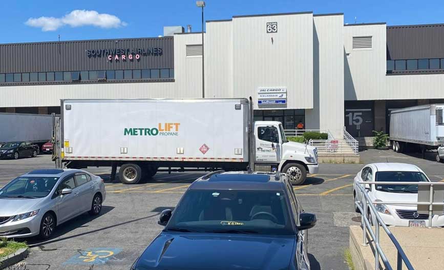 Khai quan hàng hóa tại trung tâm khai thác